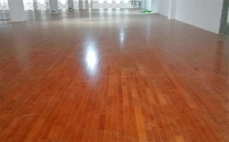 常见的运动实木地板怎么安装