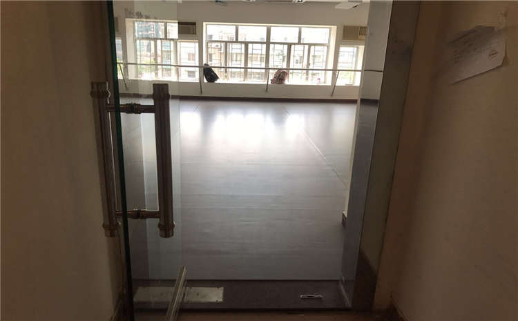 柞木运动体育地板批发价格